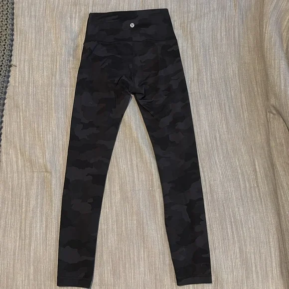 Black Camouflage Lululemon Leggings - size 4. 25”Perfect condition - Picture 2 of 5